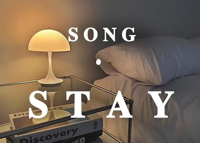 Song Stay-공항철도, 홍대입구역 7분, 연트럴파크 5분, 6명, 2룸, 3퀸베드, 각방 에어컨, 세탁건조기, Wifi, 연남동, 외국인 전용 *